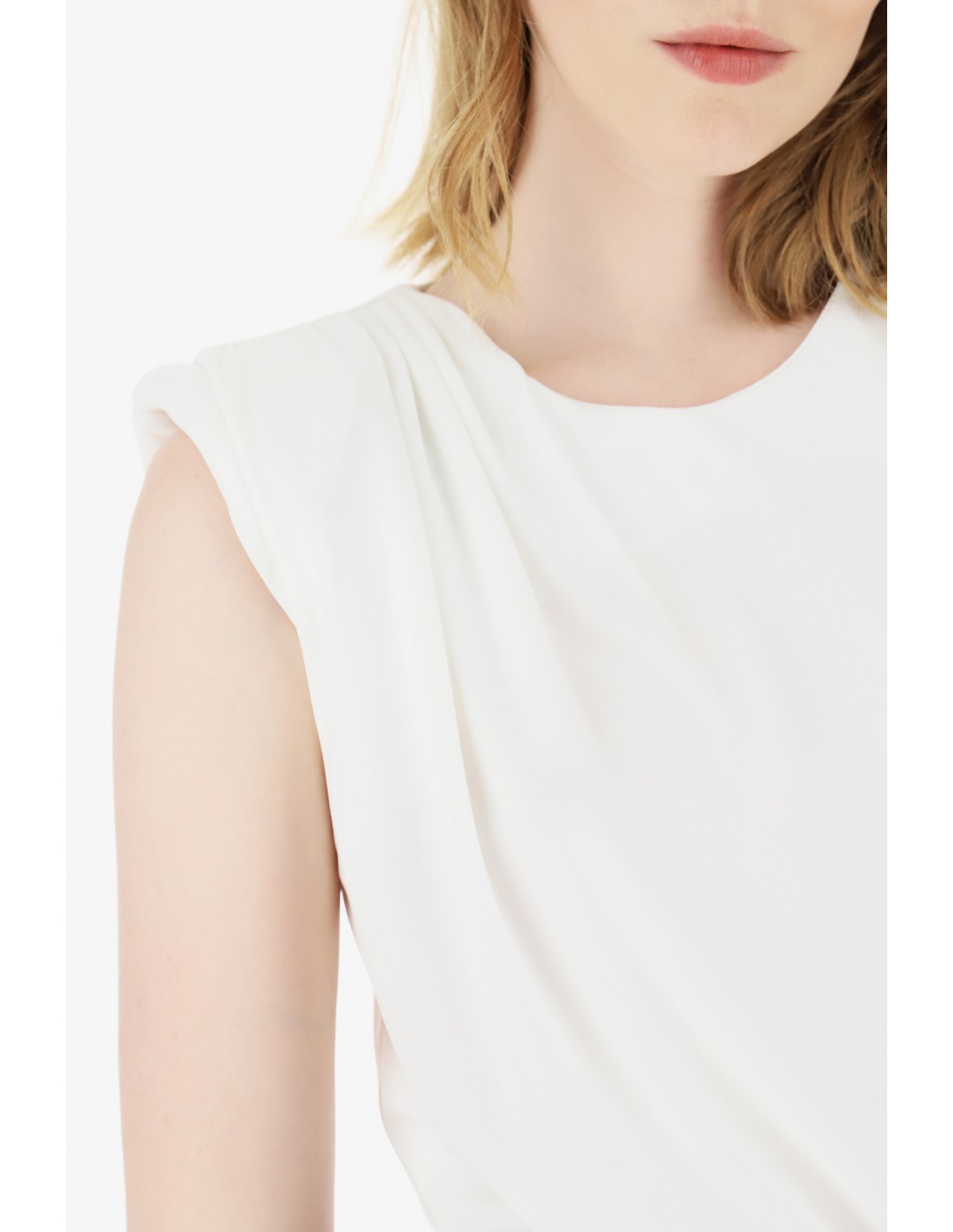 TOP IMPERIAL FEMME SANS MANCHES A COL ROND ET PETIT DRAPE EN CREPE ...