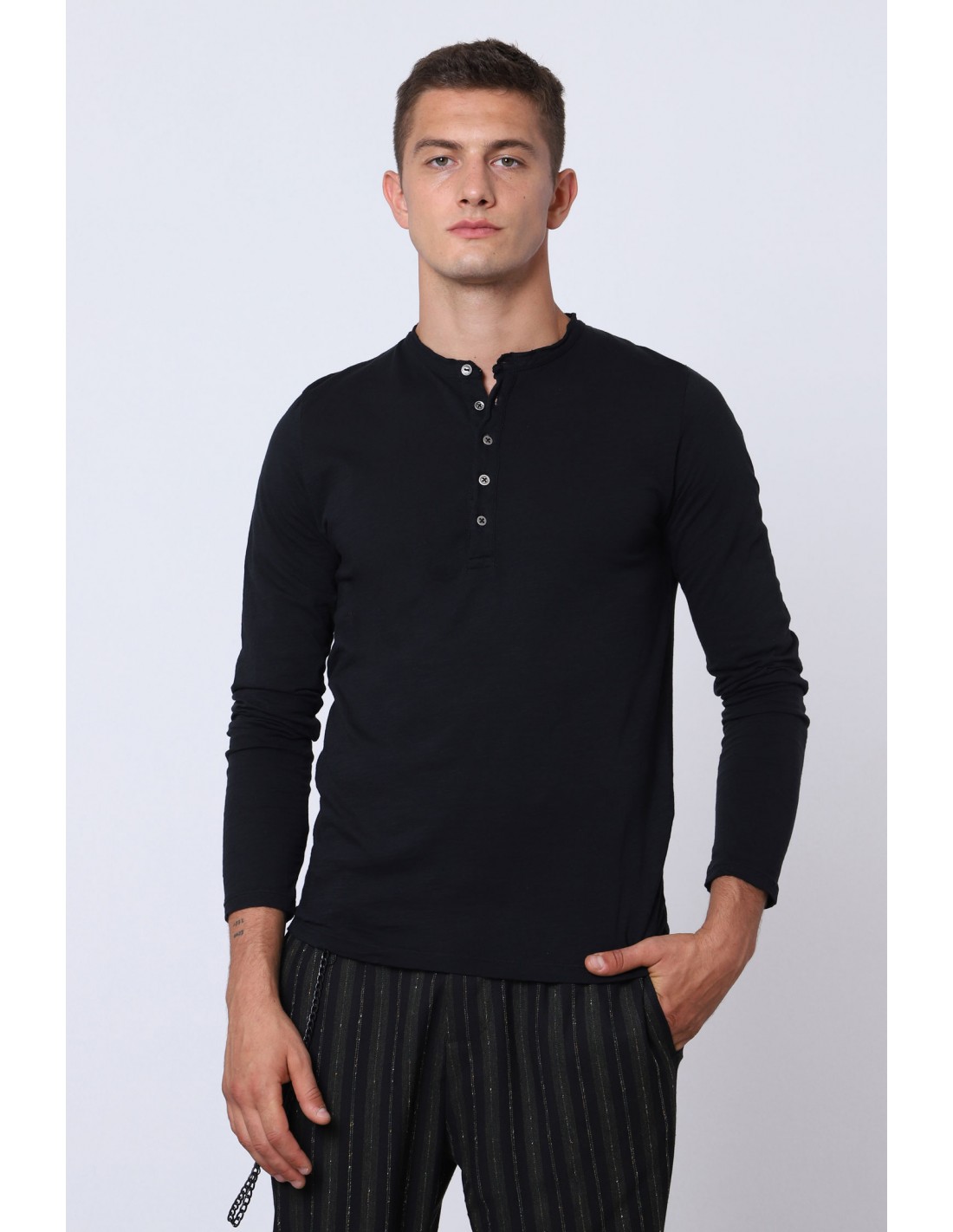 Tunisien Homme : T-shirt fitted col tunisien Homme - Kiabi - 8,00€ : Share your videos with friends, family, and the world
