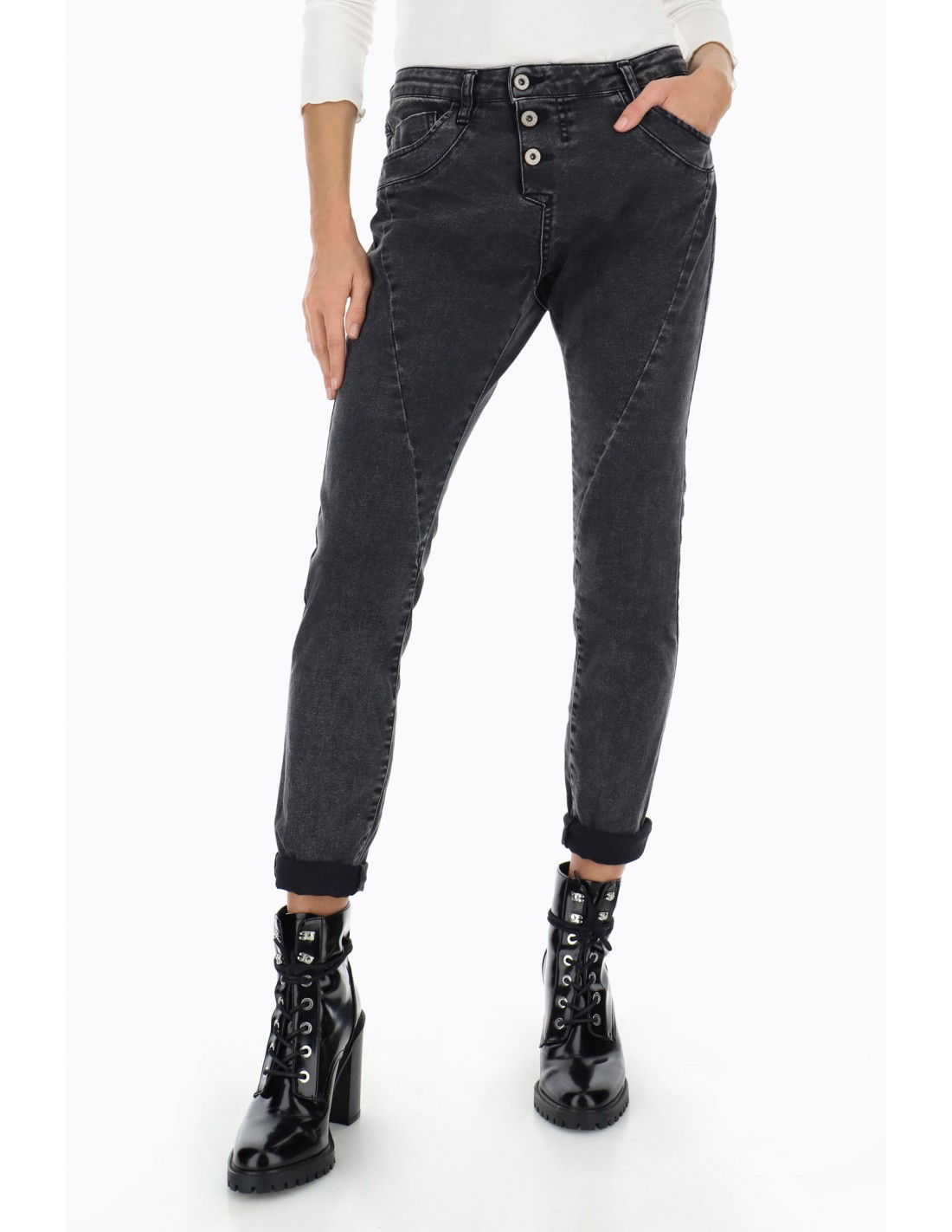 jean avec bouton apparent