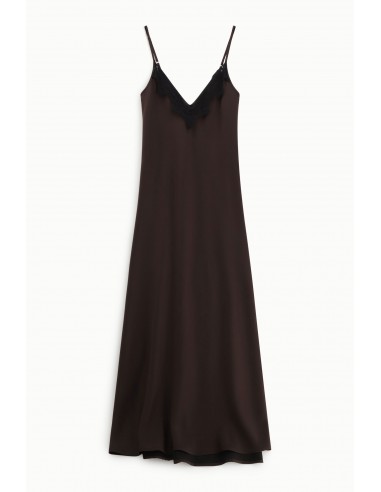Imperial Femme Robe en satin chocolat et detail en dentelle noire Imperial Femme Robe en satin chocolat et detail en dentelle noire