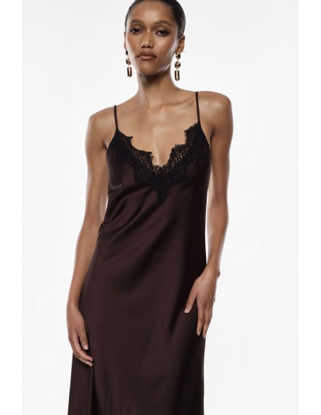 Imperial Femme Robe en satin chocolat et detail en dentelle noire Imperial Femme Robe en satin chocolat et detail en dentelle noire