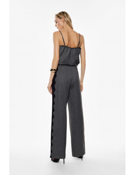 Imperial Femme pantalon gris avec detail en dentelle noire Imperial Femme pantalon gris avec detail en dentelle noire
