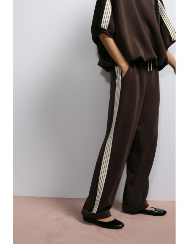 Imperial Femme Pantalon de jogging chocolat a Galon rayé vue coté Imperial Femme Pantalon de jogging chocolat a Galon rayé vue coté