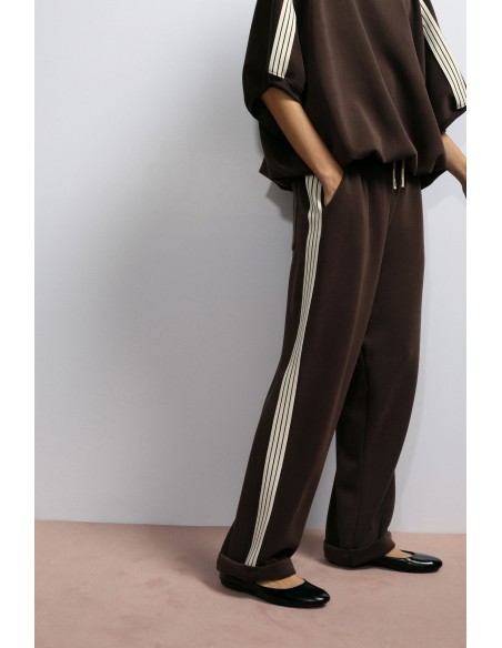 Imperial Femme Pantalon de jogging chocolat a Galon rayé vue coté Imperial Femme Pantalon de jogging chocolat a Galon rayé vue coté