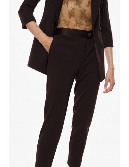 Pantalon de smoking cigarette en crêpe noir avec finitions satin vue detaillée - Imperial