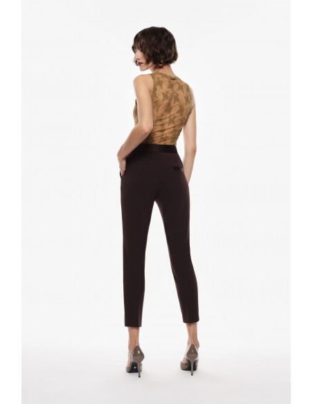 Pantalon de smoking cigarette en crêpe noir avec finitions satin vue de dos - Imperial