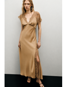 Robe longue Beige satiné à dentelle et fente latérale Imperial Femme
