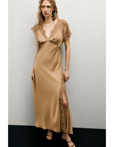 Robe longue Beige satiné à dentelle et fente latérale Imperial Femme