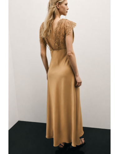 Robe longue Beige satiné à dentelle et fente latérale Imperial Femme
