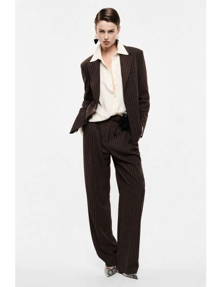 Pantalon raye jambe large marron ceinture fleur Imperial Femme vue face en tailleur
