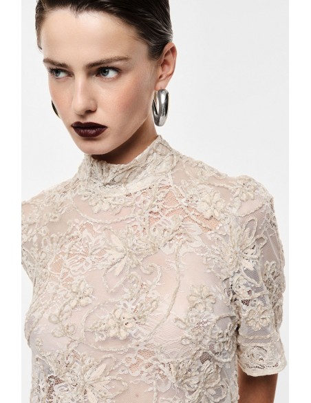 Detail broderie florale en relief top dentelle Imperial Femme