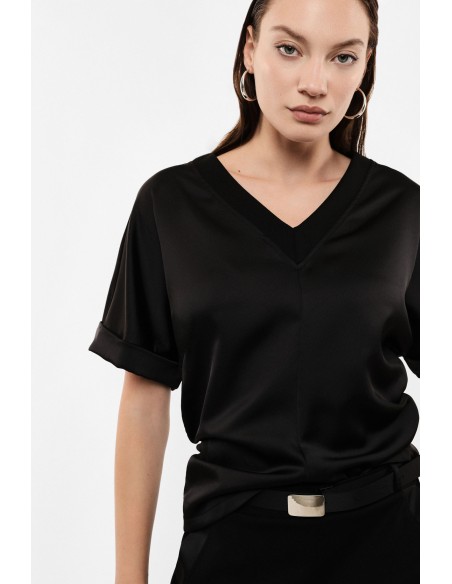 T-shirt col V satin noir Imperial Femme - detail manche a revers