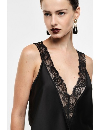 Top caraco décolleté V bordé de dentelle en satin – Imperial Femme