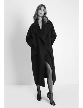 Maxi manteau oversize Imperial Femme porté sur une tenue de cérémonie